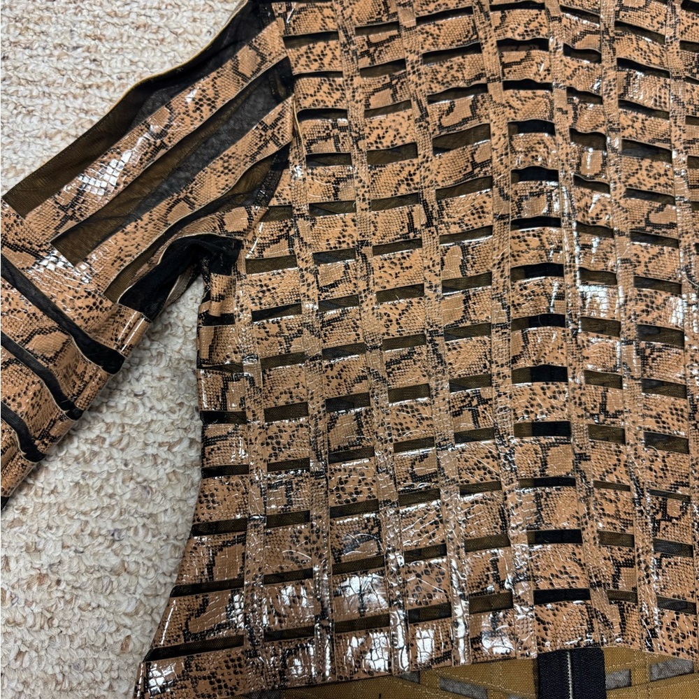 Becky&Bobby Chic Gold and Black Patterned Blazer - Picture 13 of 16